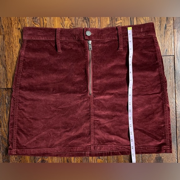 MADEWELL Stretch Velveteen Straight Zip Mini Skirt in Dark Cabernet Red Size 30 - Picture 6 of 11
